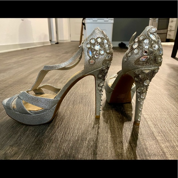 Gianni Bini silver heels - Picture 1 of 5